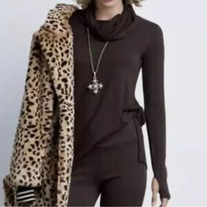 Cabi Ganache Turtle Tee Size M Brown Cowl Neck Long Sleeve Thumb Hole Top #3811